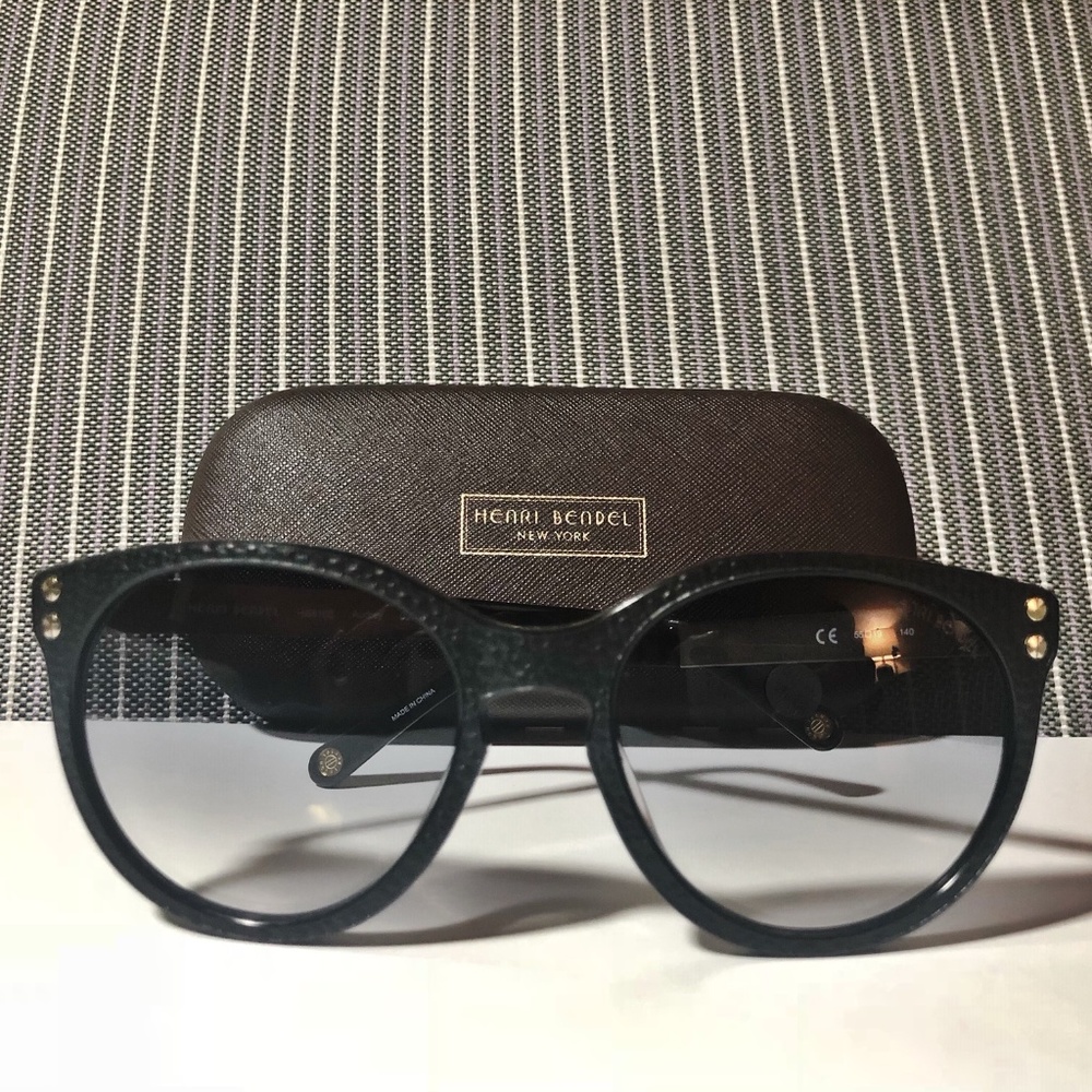 Henri Bendel Sunglasses - Audrey Round - Black